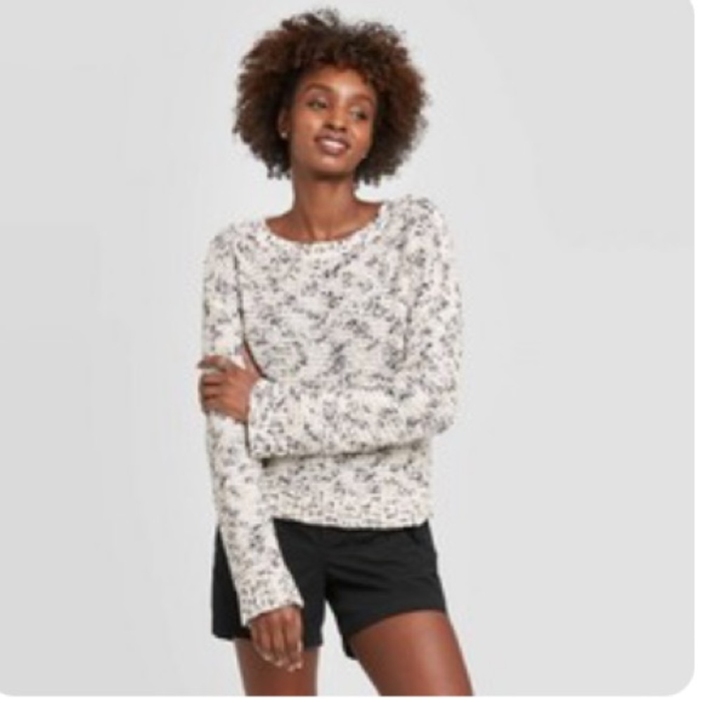 Crewneck Color Effect Pullover - Picture 2 of 6